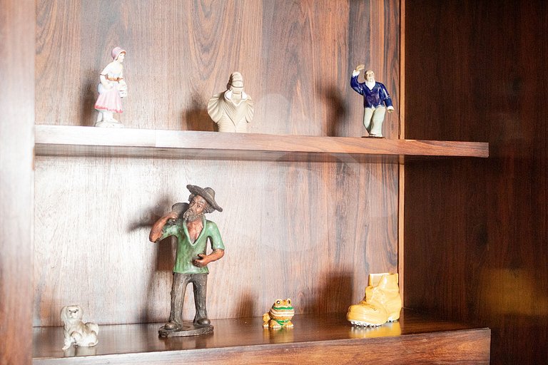 5 min do metro | Charme clássico a 100 m da praia