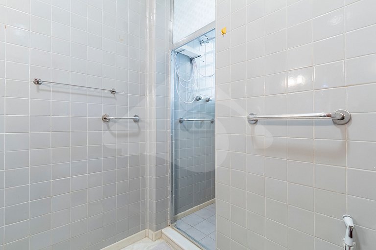 5 min to subway | Classic charm by beach