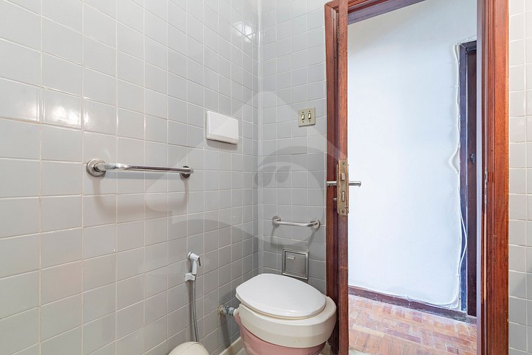 5 min to subway | Classic charm by beach