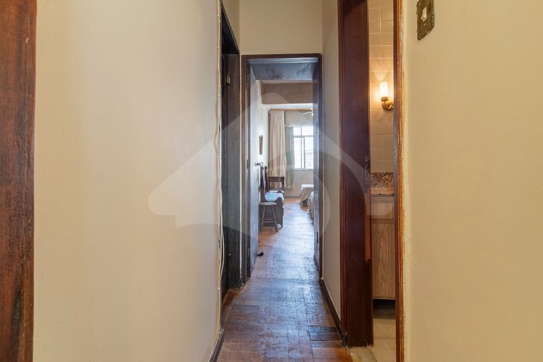 5 min do metro | Charme clássico a 100 m da praia