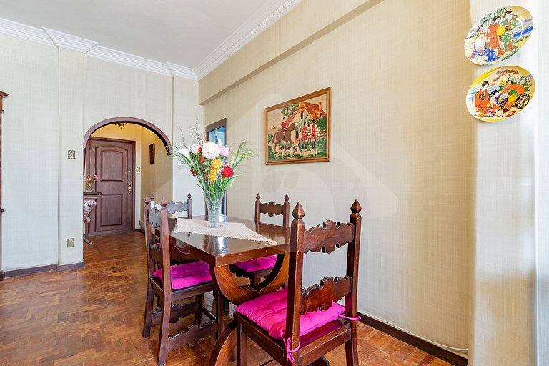 5 min do metro | Charme clássico a 100 m da praia