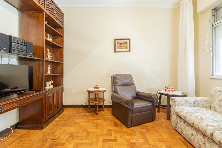 5 min to subway | Classic charm by beach