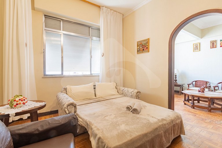 5 min do metro | Charme clássico a 100 m da praia