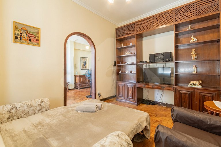 5 min to subway | Classic charm by beach