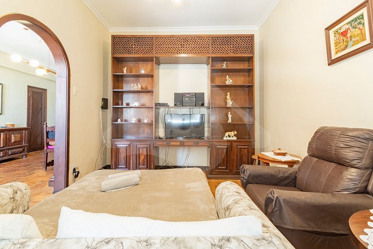 5 min do metro | Charme clássico a 100 m da praia