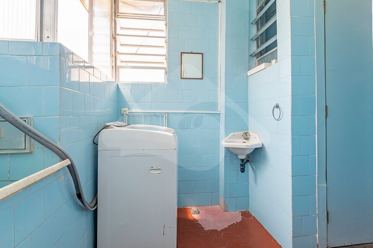 5 min to subway | Classic charm by beach