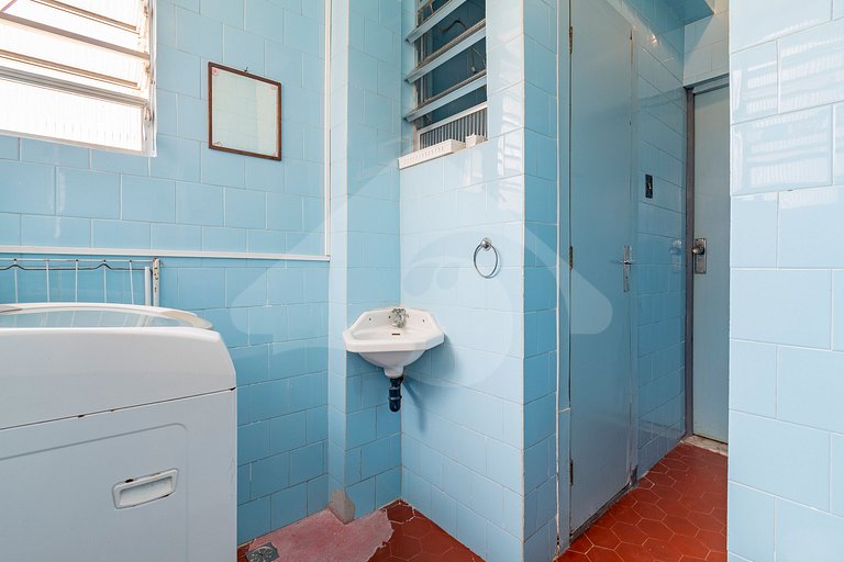 5 min do metro | Charme clássico a 100 m da praia