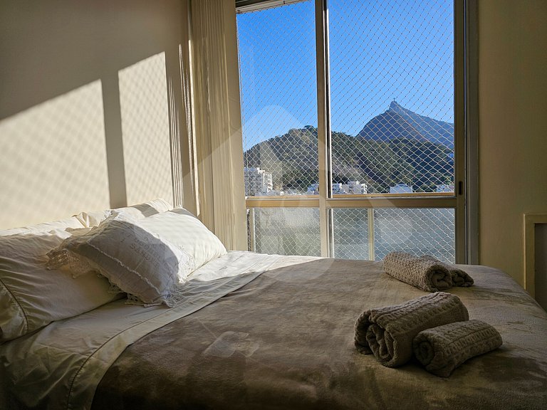 5 min walk from the subway | Spacious and Cozy