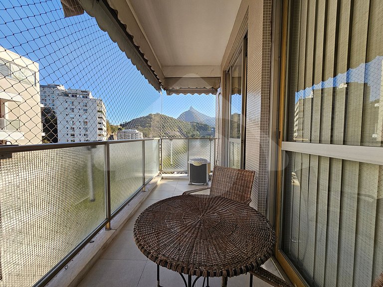 5 min walk from the subway | Spacious and Cozy