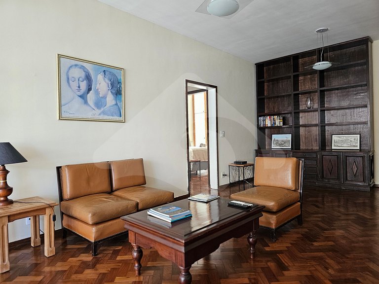 5 min walk from the subway | Spacious and Cozy