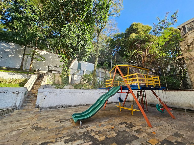 5 min walk from the subway | Spacious and Cozy