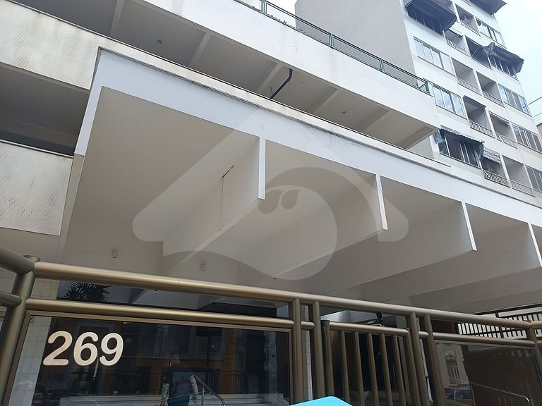 5 min walk from the subway | Spacious and Cozy