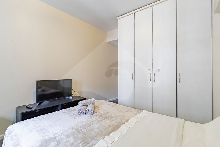 Copacabana Beach | Hotel Suite with Jacuzzi & Gym