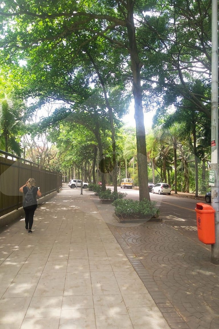 Linda Vista c/ Varanda e Banheira a 8 min da praia