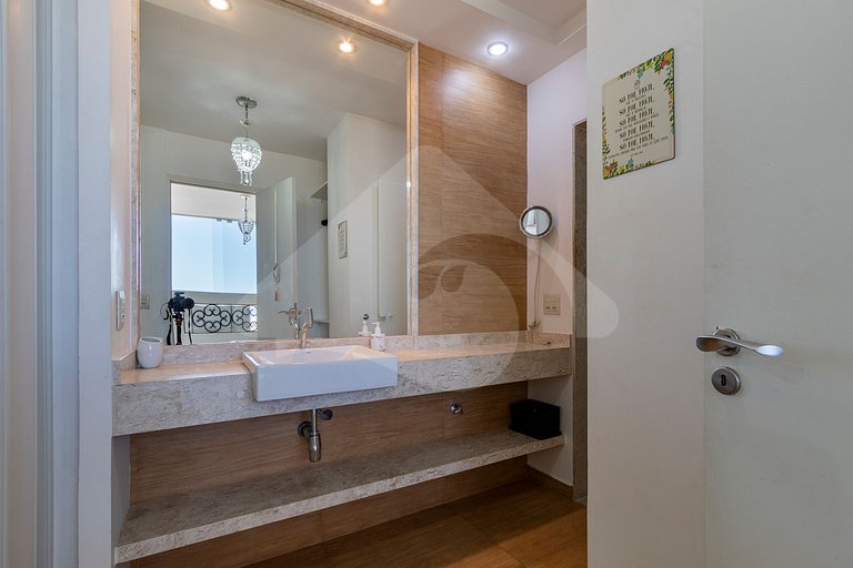 Cobertura Duplex: Praia a 10 min & Vista Incrível