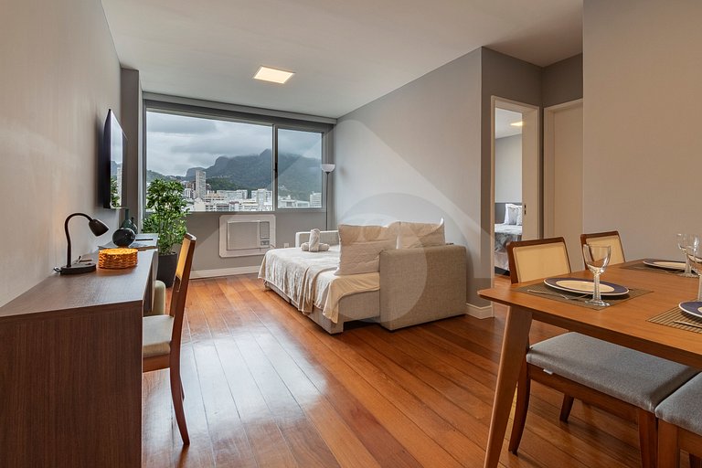 5-min walk to Leblon beach | Comfort and style