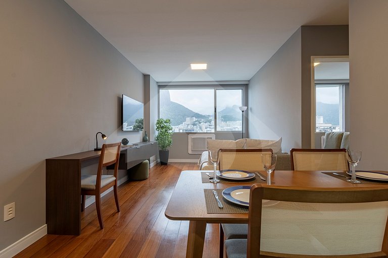 5-min walk to Leblon beach | Comfort and style