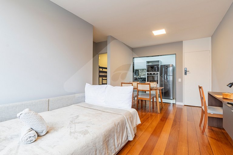 5-min walk to Leblon beach | Comfort and style