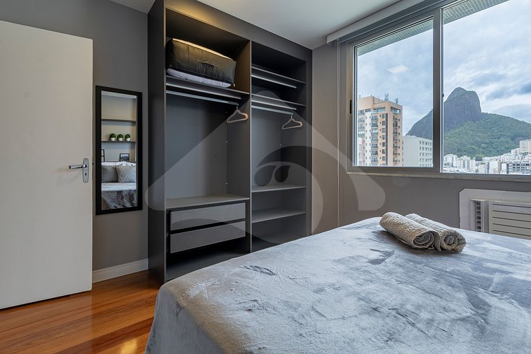 5-min walk to Leblon beach | Comfort and style