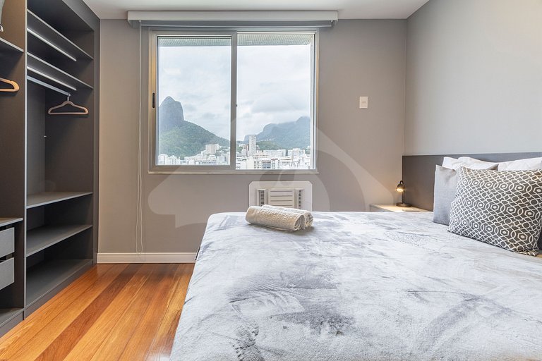 5-min walk to Leblon beach | Comfort and style