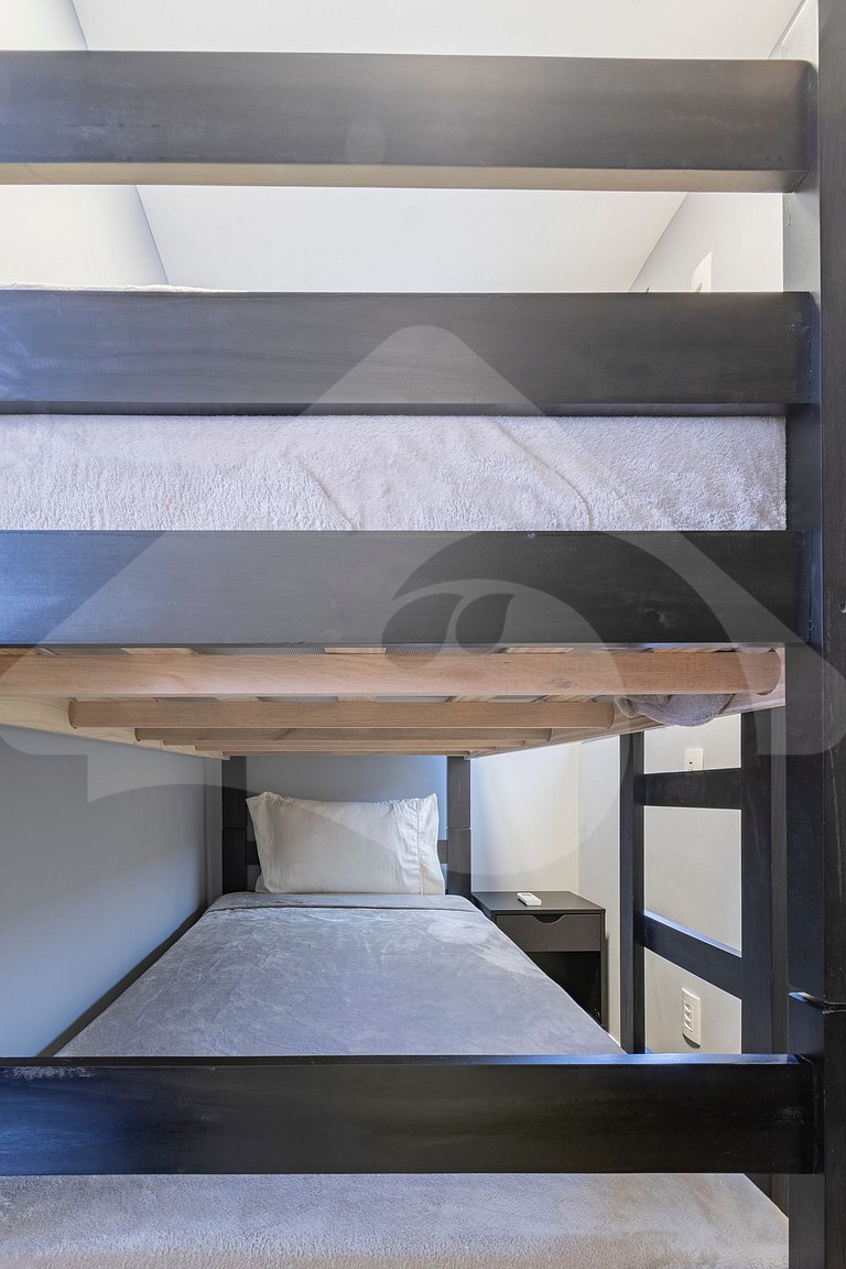 5-min walk to Leblon beach | Comfort and style