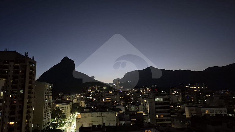 5-min walk to Leblon beach | Comfort and style