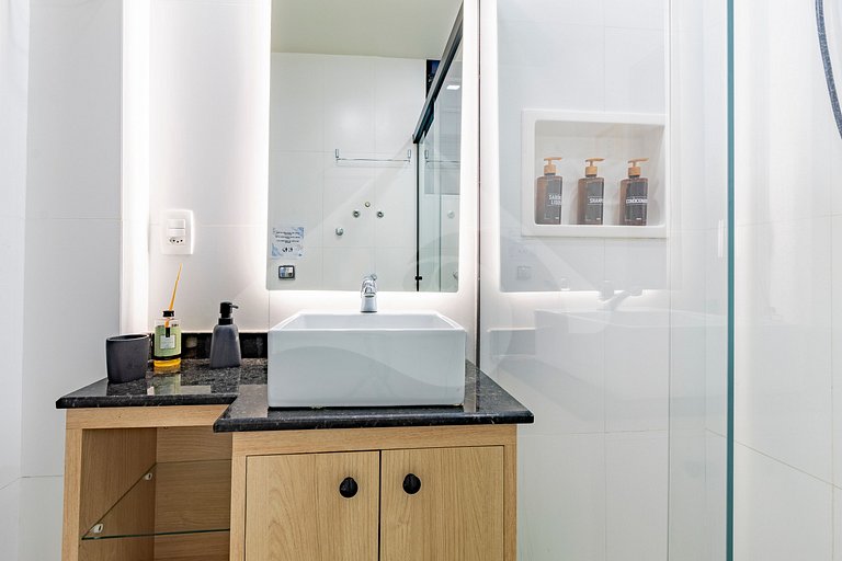 2-min walk from Copacabana beach |Cozy & Renovated