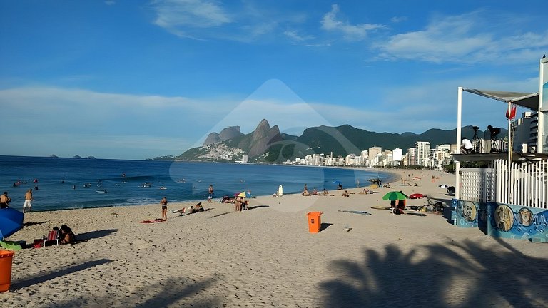 A poucos passos da Praia de Ipanema & Arpoador