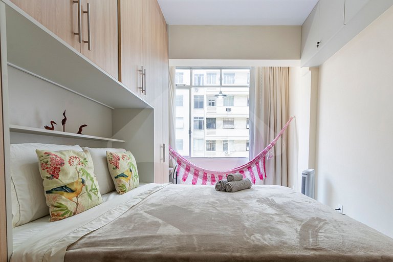 2-min walk from Copacabana Beach |Cozy & Renovated