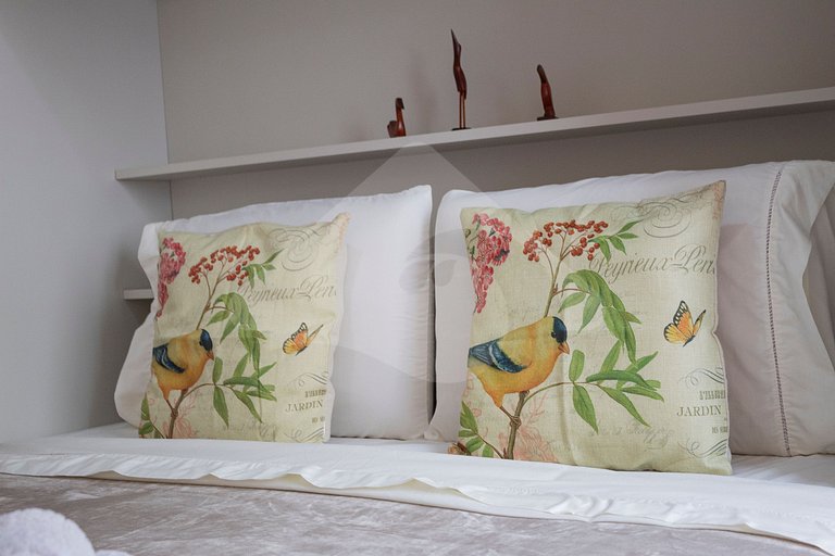 2-min walk from Copacabana Beach |Cozy & Renovated