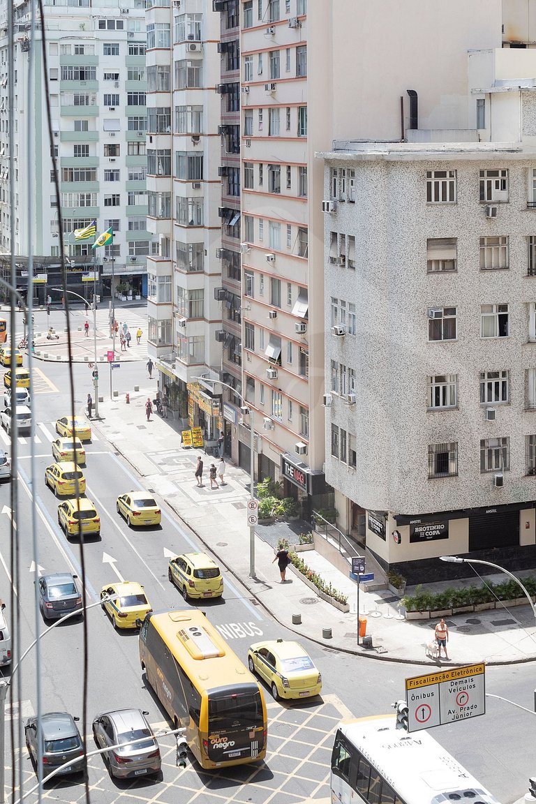 2-min walk from Copacabana Beach |Cozy & Renovated