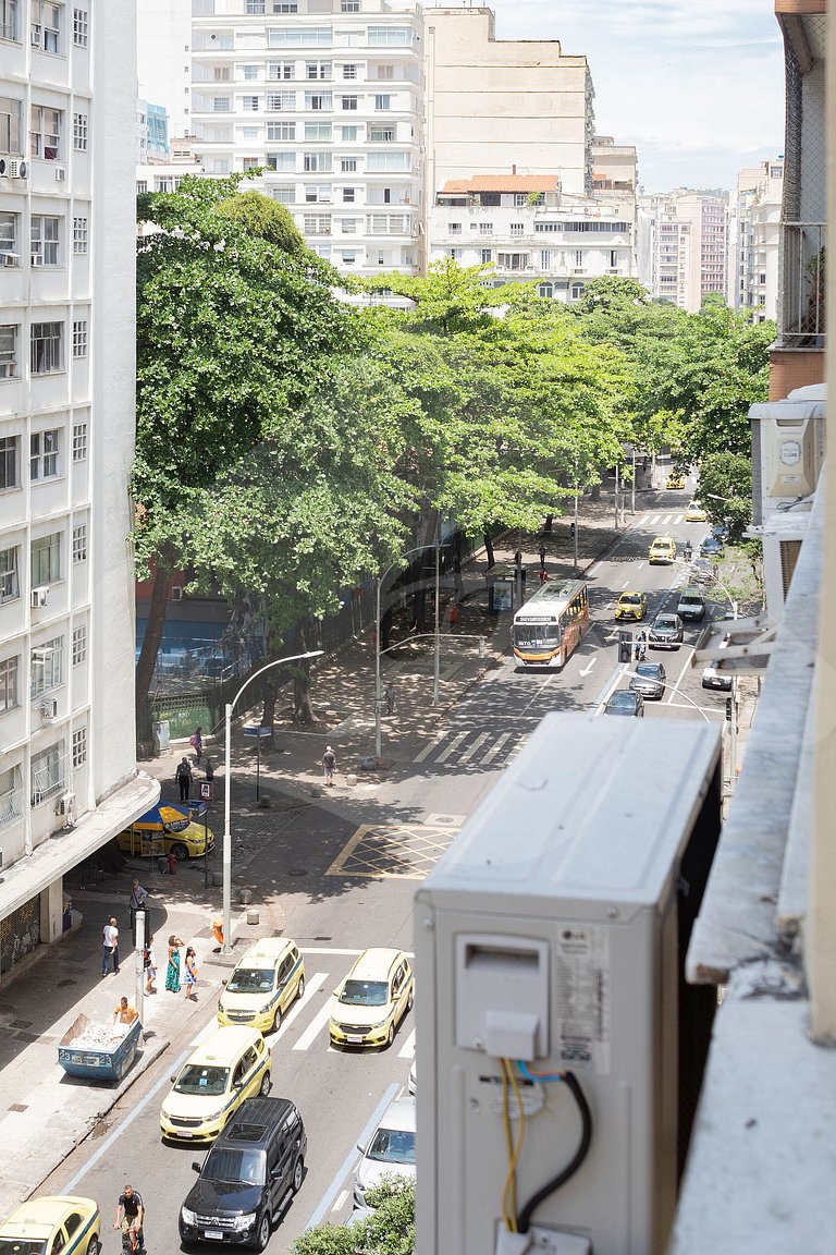 2-min walk from Copacabana Beach |Cozy & Renovated