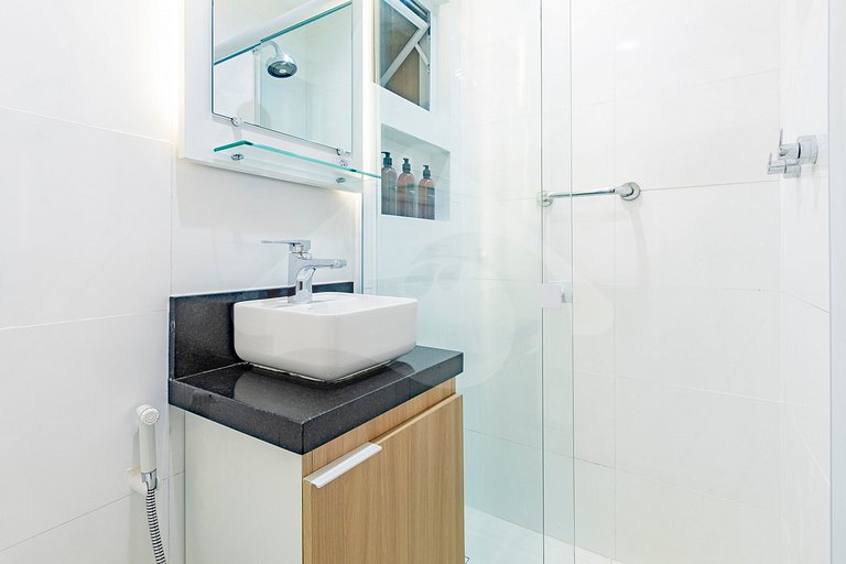 2-min walk from Copacabana Beach |Cozy & Renovated