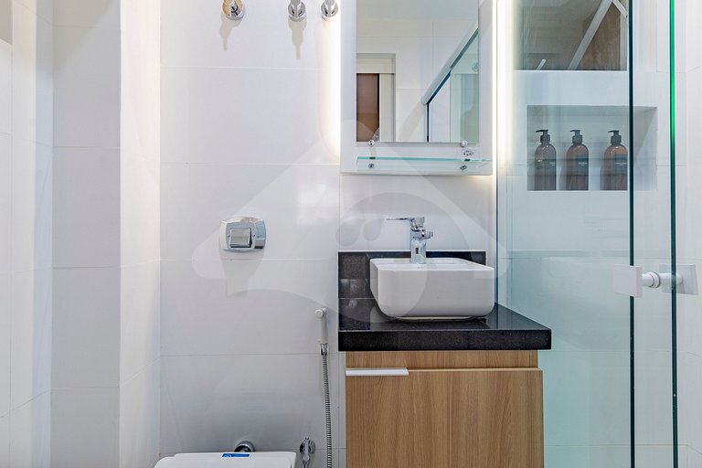 2-min walk from Copacabana Beach |Cozy & Renovated