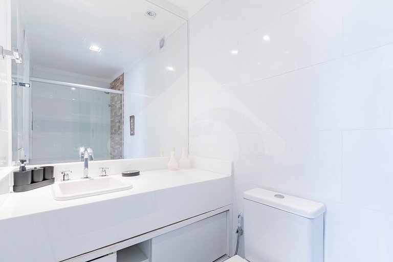 Retreat between Copa & Ipanema, unique view