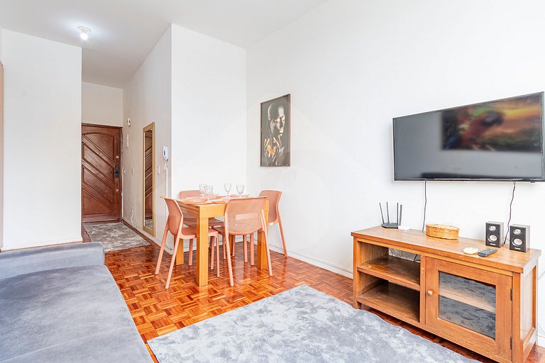 Apt near Selarón & Metro | Compact & Functional