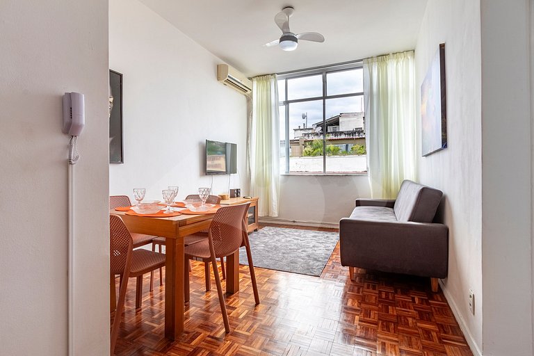 Apt near Selarón & Metro | Compact & Functional