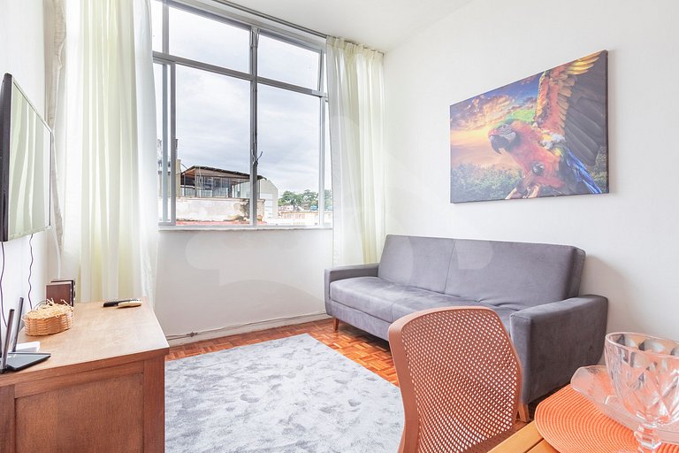 Apt near Selarón & Metro | Compact & Functional