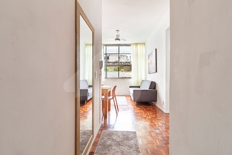 Apt near Selarón & Metro | Compact & Functional