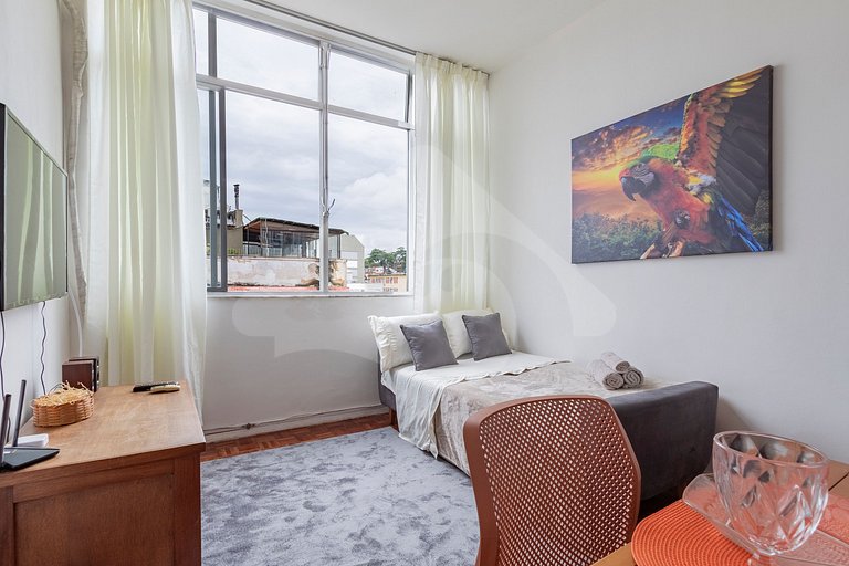 Apt near Selarón & Metro | Compact & Functional