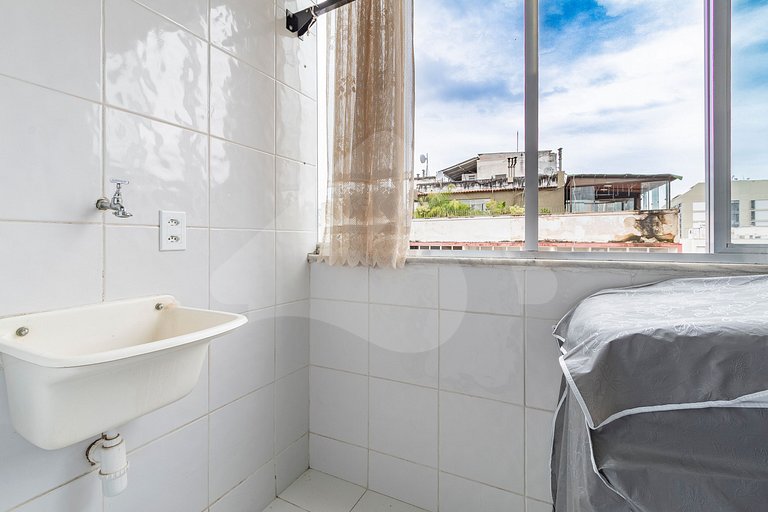 Apt near Selarón & Metro | Compact & Functional