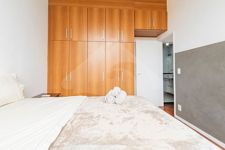 Apt near Selarón & Metro | Compact & Functional