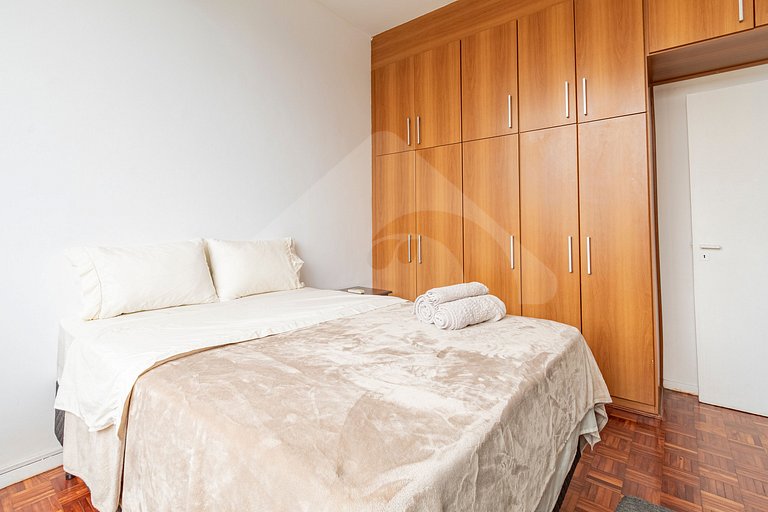 Apt near Selarón & Metro | Compact & Functional