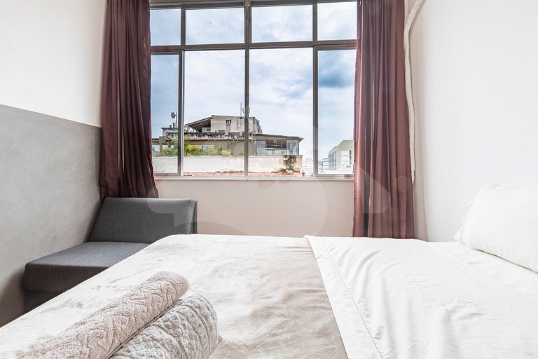 Apt near Selarón & Metro | Compact & Functional