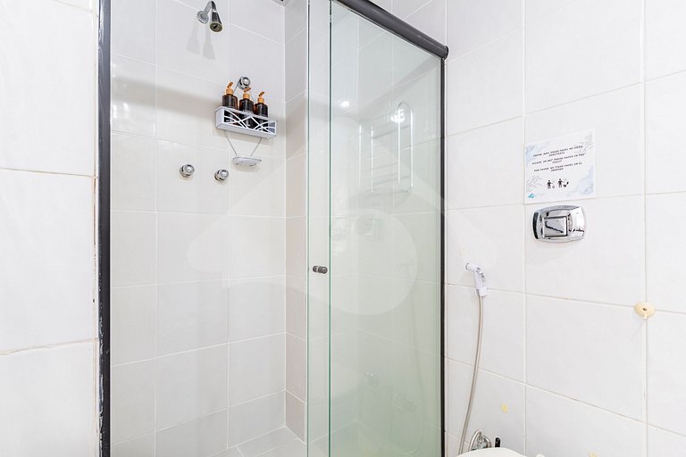 Apt near Selarón & Metro | Compact & Functional