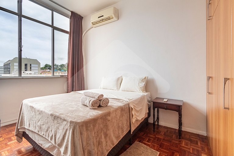 Apt near Selarón & Metro | Compact & Functional