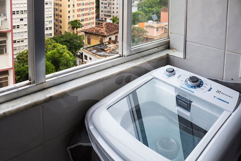 Apt near Selarón & Metro | Compact & Functional