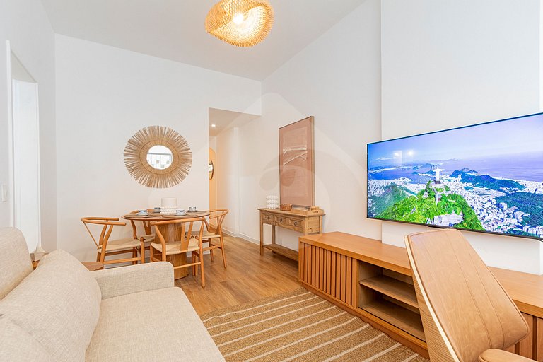 7 min walk to Copa Beach | Beautiful & Renovated