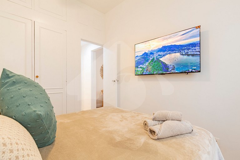 7 min walk to Copa Beach | Beautiful & Renovated