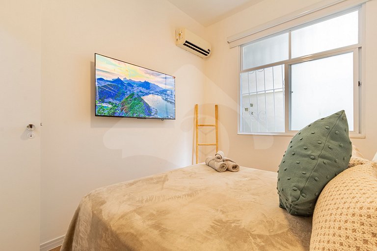 7 min walk to Copa Beach | Beautiful & Renovated